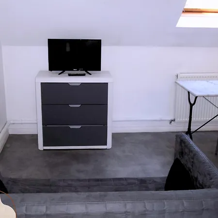 Cook 3 Apartment Lens